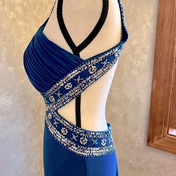 Gorgeous Betsy & Adam Formal Gown - Size 6 - Mint Condition!! - Picture 5 of 11